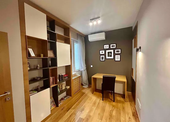 Apartment In City Center